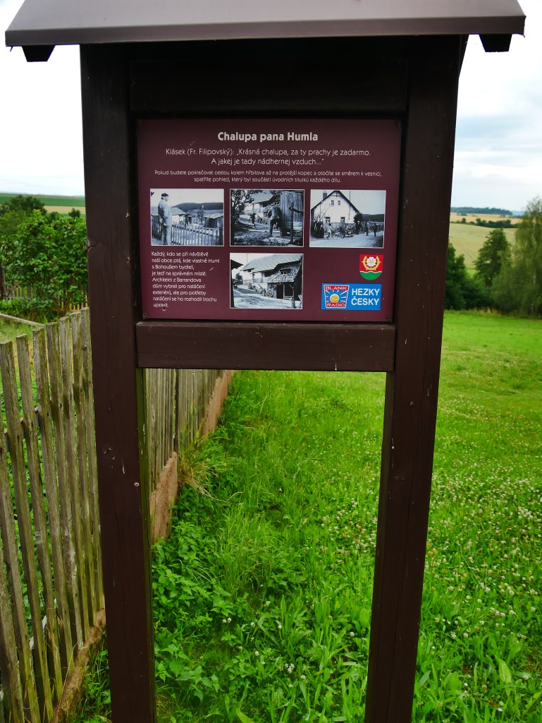 Visnova - tablica pamiątkowa pod domem Evzena Humla