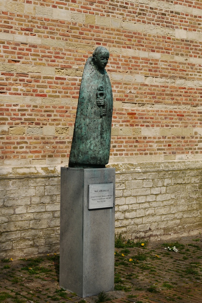 GOEDEREEDE - pomnik papieża Adriana VI