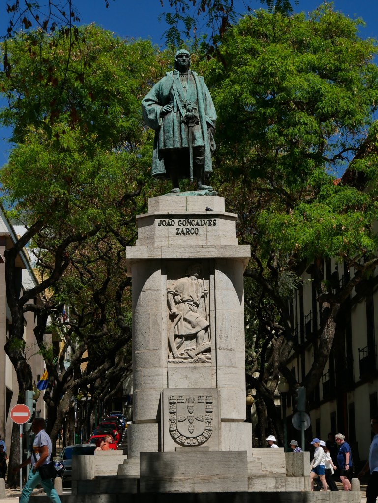 Madera - Funchal - pomnik odkrywcy wyspy.