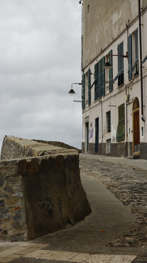 Genua - typowa zabudowa starego miasta