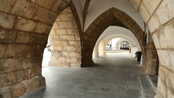 Kadan - podcienia Ratusza