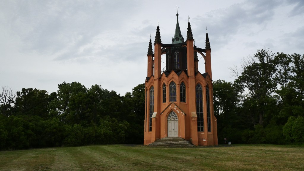 Krasny Dvur - neogotycki grobowiec