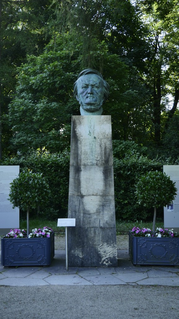 Popiersie Wagnera przy  Fesrspielhaus