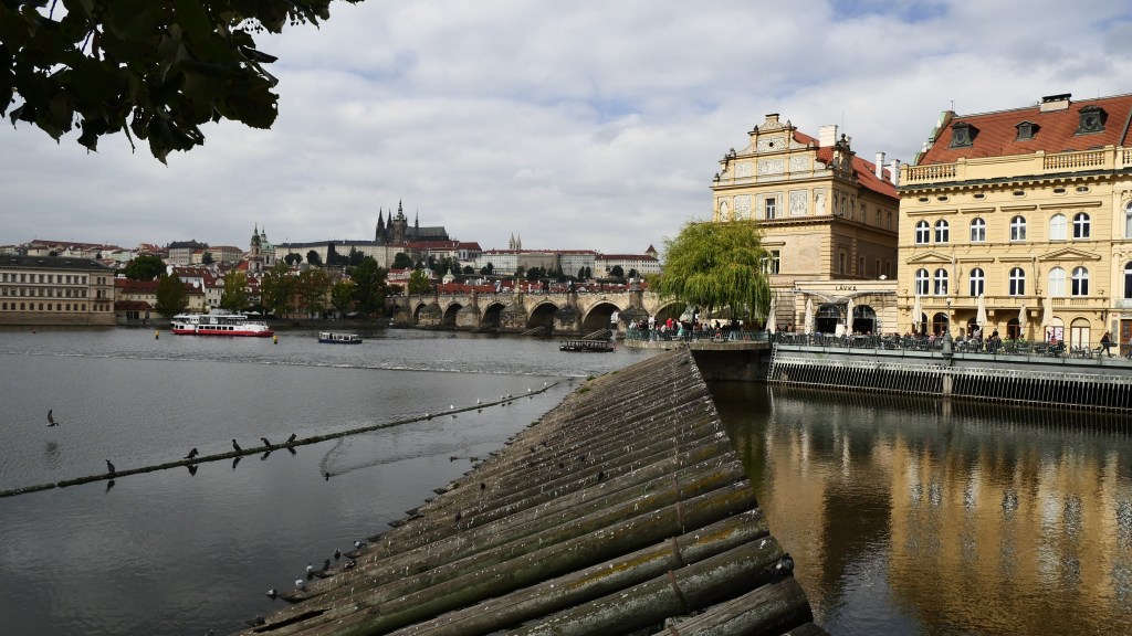 Widok na Hradczany ze Smetanovo Nabrezi